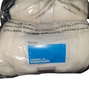 Room Essentials White Plush Throw Blanket 50 X 60